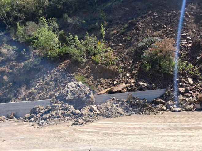 Εθνική Οδός Τρίπολης - Πύργου | Κανένα συνεργείο δεν εργάζεται στο σημείο των κατολισθήσεων στα Λαγκάδια (εικόνες)