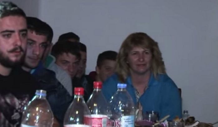 Ο Βαγγέλης σε Κρητικό γλέντι λίγες μέρες πριν εξαφανιστεί (vd)