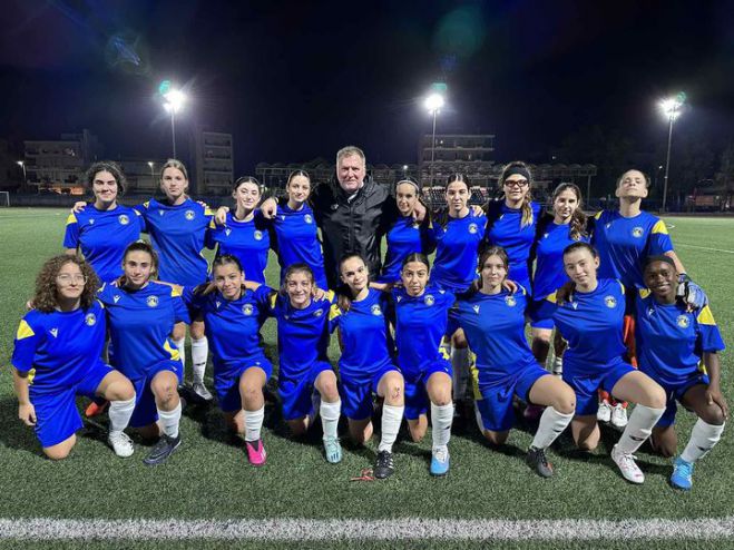 &Omicron; &Alpha;&sigma;&tau;έ&rho;&alpha;&sigmaf; &Tau;&rho;ί&pi;&omicron;&lambda;&eta;&sigmaf; &alpha;&nu;&alpha;&kappa;&omicron;ί&nu;&omega;&sigma;&epsilon; &tau;&eta; &delta;&eta;&mu;&iota;&omicron;&upsilon;&rho;&gamma;ί&alpha; &Beta;' &Omicron;&mu;ά&delta;&alpha;&sigmaf; &Gamma;&upsilon;&nu;&alpha;&iota;&kappa;ώ&nu;