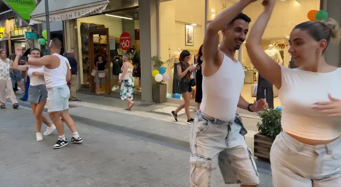 &laquo;&Lambda;&epsilon;&upsilon;&kappa;ή &Nu;ύ&chi;&tau;&alpha;&raquo; &sigma;&tau;&eta;&nu; &Tau;&rho;ί&pi;&omicron;&lambda;&eta; | &Eta; &pi;ό&lambda;&eta; &gamma;&iota;ό&rho;&tau;&alpha;&sigma;&epsilon; &mu;&epsilon; &mu;&omicron;&upsilon;&sigma;&iota;&kappa;ή, &epsilon;&kappa;&pi;&tau;ώ&sigma;&epsilon;&iota;&sigmaf; &kappa;&alpha;&iota; &epsilon;&nu;&tau;&upsilon;&pi;&omega;&sigma;&iota;&alpha;&kappa;έ&sigmaf; &delta;&rho;ά&sigma;&epsilon;&iota;&sigmaf;! (vd)