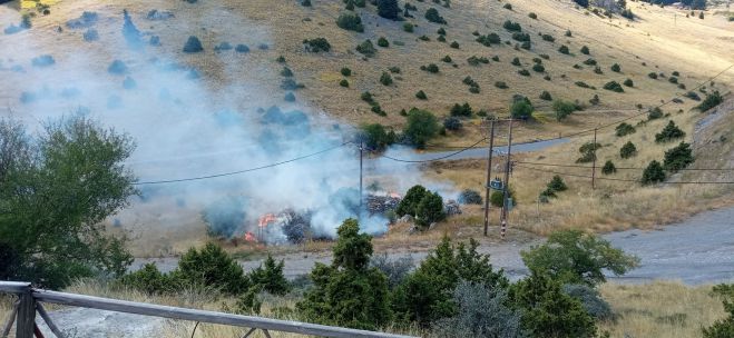 Χιονοδρομικό Κέντρο Μαινάλου | Νέα πυρκαγιά μετά από βραχυκύκλωμα σε κολώνα του ΔΕΔΔΗΕ (εικόνες)