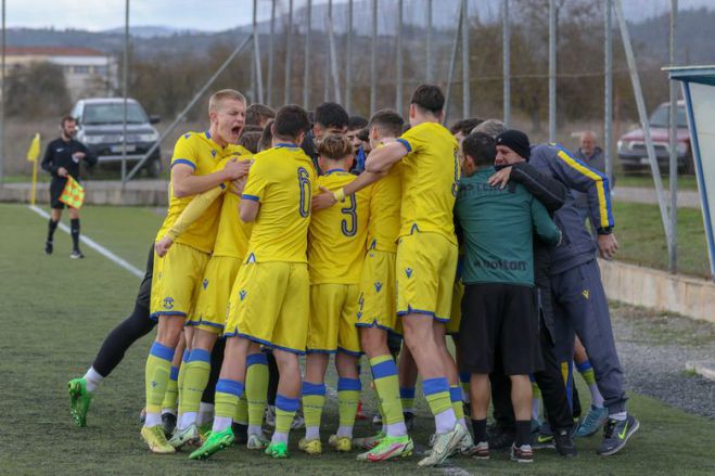&Eta; &Kappa;17 &tau;&omicron;&upsilon; &Alpha;&sigma;&tau;έ&rho;&alpha; έ&rho;&iota;&xi;&epsilon; ... &tau;έ&sigma;&sigma;&epsilon;&rho;&alpha; &gamma;&kappa;&omicron;&lambda; &sigma;&tau;&omicron;&nu; &Alpha;&pi;ό&lambda;&lambda;&omega;&nu;&alpha;!