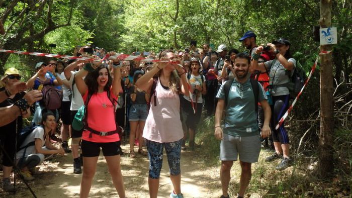 &Mu;&omicron;&nu;&omicron;&pi;ά&tau;&iota; &epsilon;&gamma;&kappa;&alpha;&iota;&nu;&iota;ά&sigma;&tau;&eta;&kappa;&epsilon; &sigma;&tau;&alpha; Ά&nu;&omega; &Delta;&omicron;&lambda;&iota;&alpha;&nu;ά! (&epsilon;&iota;&kappa;ό&nu;&epsilon;&sigmaf;)