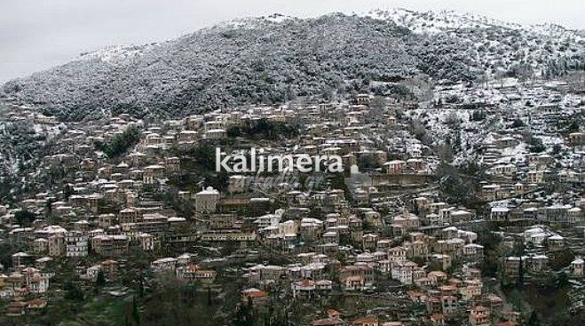 Λαγκάδια - Χιονισμένο το ... κρεμαστό χωριό της Αρκαδίας!