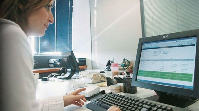 &Sigma;&tau;&Epsilon;: &Alpha;&nu;&tau;&iota;&sigma;&upsilon;&nu;&tau;&alpha;&gamma;&mu;&alpha;&tau;&iota;&kappa;έ&sigmaf; &kappa;&alpha;&iota; &pi;&alpha;&rho;ά&nu;&omicron;&mu;&epsilon;&sigmaf; &omicron;&iota; &delta;&eta;&lambda;ώ&sigma;&epsilon;&iota;&sigmaf; &laquo;&pi;ό&theta;&epsilon;&nu; έ&sigma;&chi;&epsilon;&sigmaf;&raquo;