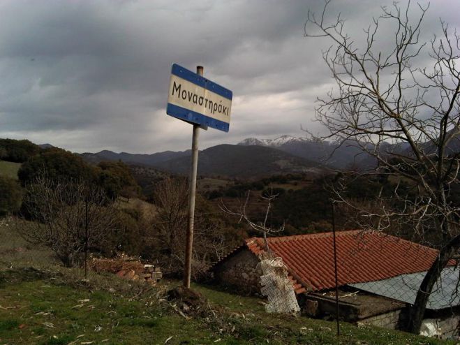 Φωνές από το Μοναστηράκι Γορτυνίας: "Φτιάξτε τους δρόμους στο χωριό. Να περνούμε χωρίς να προκαλούνται ζημιές στα οχήματά μας"