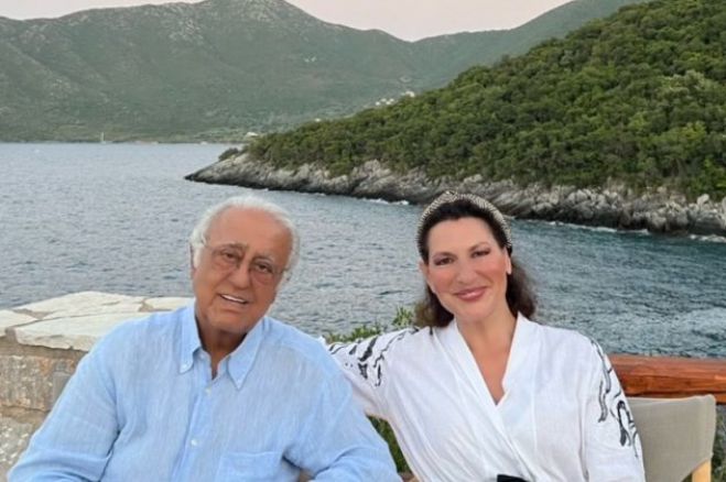 &Omicron; &sigma;&pi;&omicron;&upsilon;&delta;&alpha;ί&omicron;&sigmaf; &Tau;ά&sigma;&omicron;&sigmaf; &Mu;&pi;&iota;&rho;&sigma;ί&mu; &mu;&iota;&lambda;ά &sigma;&tau;&eta;&nu; &Epsilon;&iota;&rho;ή&nu;&eta; &Nu;&iota;&kappa;&omicron;&lambda;&omicron;&pi;&omicron;ύ&lambda;&omicron;&upsilon; &gamma;&iota;&alpha; &tau;&omicron; &alpha;&gamma;&alpha;&pi;&eta;&mu;έ&nu;&omicron; &tau;&omicron;&upsilon; &Lambda;&epsilon;&omega;&nu;ί&delta;&iota;&omicron;! (vd)