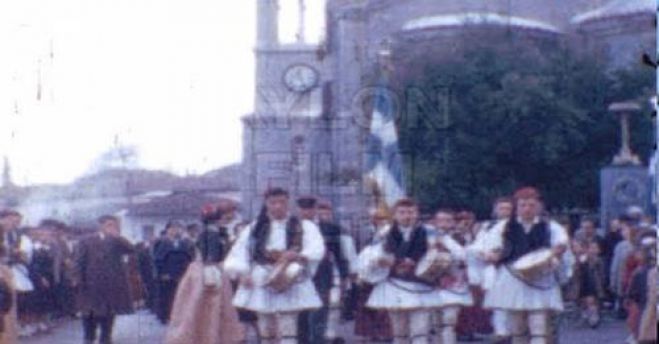 Βυτίνα 1958 | Η μαθητική παρέλαση της 25ης Μαρτίου (vd)