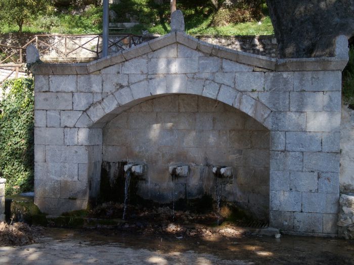 Αφιέρωμα - 6 πανέμορφες παραδοσιακές βρύσες σε χωριά της Αρκαδίας - Που βρίσκονται!