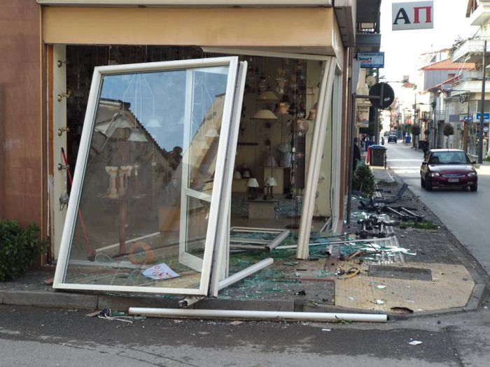 &Mu;έ&tau;&rho;&alpha; &alpha;&pi;ό &tau;&eta;&nu; &alpha;&sigma;&tau;&upsilon;&nu;&omicron;&mu;ί&alpha; &tau;&eta; &nu;ύ&chi;&tau;&alpha; &sigma;&tau;&eta;&nu; &pi;&lambda;&alpha;&tau;&epsilon;ί&alpha; &Kappa;&omicron;&lambda;&omicron;&kappa;&omicron;&tau;&rho;ώ&nu;&eta; &zeta;&eta;&tau;ά &omicron; &Pi;&alpha;&pi;&alpha;&zeta;&alpha;&chi;&alpha;&rho;ί&alpha;&sigmaf;