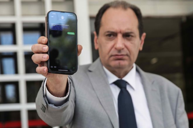 Ο Σπίρτζης του ΣΥΡΙΖΑ καταγγέλλει ότι παρακολουθούν το κινητό του!