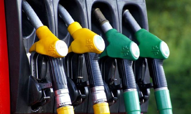H βενζίνη στην Ελλάδα θα έπρεπε να έχει 0,40€ το λίτρο!