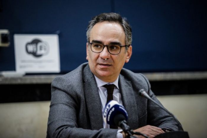 ΕΡΤ: "Δεν εμπνέει ανησυχία η κατάσταση της υγείας του Βασίλη Κοντοζαμάνη"