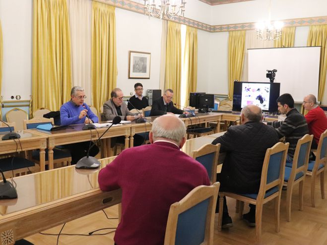 &Mu;&epsilon; &tau;&eta;&lambda;&epsilon;&delta;&iota;ά&sigma;&kappa;&epsilon;&psi;&eta; &theta;&alpha; &sigma;&upsilon;&nu;&epsilon;&delta;&rho;&iota;ά&sigma;&epsilon;&iota; &eta; &Omicron;&iota;&kappa;&omicron;&nu;&omicron;&mu;&iota;&kappa;ή &Epsilon;&pi;&iota;&tau;&rho;&omicron;&pi;ή &tau;&eta;&sigmaf; &Pi;&epsilon;&rho;&iota;&phi;έ&rho;&epsilon;&iota;&alpha;&sigmaf;