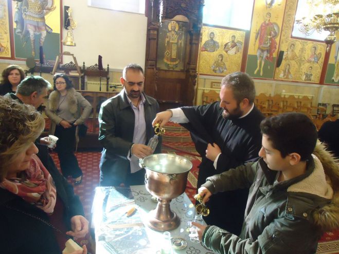 &Eta; &gamma;&iota;&omicron;&rho;&tau;ή &tau;&omega;&nu; &Theta;&epsilon;&omicron;&phi;&alpha;&nu;&epsilon;ί&omega;&nu; &sigma;&tau;&alpha; &Tau;&rho;ό&pi;&alpha;&iota;&alpha; &Gamma;&omicron;&rho;&tau;&upsilon;&nu;ί&alpha;&sigmaf; (&epsilon;&iota;&kappa;ό&nu;&epsilon;&sigmaf;)
