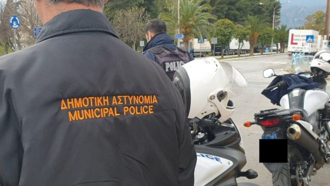 Καλαμάτα | Συνελήφθη 50χρονος που δάγκωσε δημοτικούς αστυνομικούς