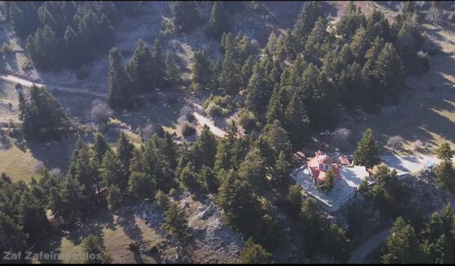 Εντυπωσιακό drone βίντεο ... πάνω από τον Άγιο Παντελεήμονα στο Βαλτεσινίκο! (vd)