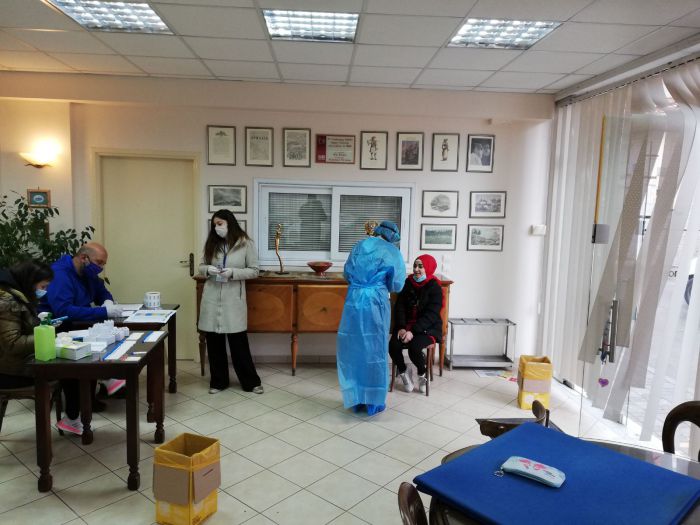 Test covid &sigma;&epsilon; 250 &pi;&rho;ό&sigma;&phi;&upsilon;&gamma;&epsilon;&sigmaf; &sigma;&tau;&eta;&nu; &Tau;&rho;ί&pi;&omicron;&lambda;&eta; - Ό&lambda;&alpha; &alpha;&rho;&nu;&eta;&tau;&iota;&kappa;ά! (&epsilon;&iota;&kappa;ό&nu;&epsilon;&sigmaf;)