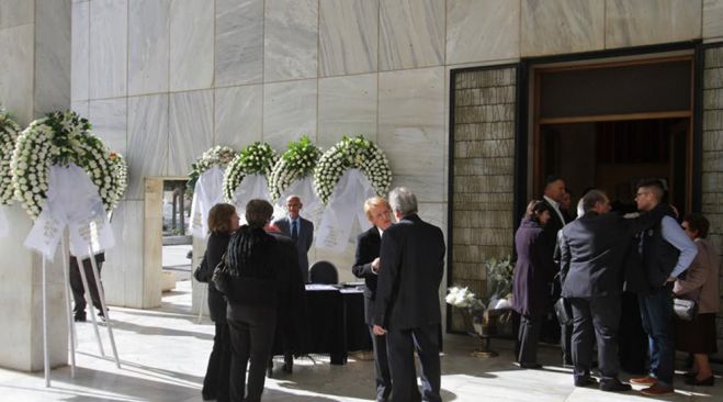 &Tau;&omicron; &tau;&epsilon;&lambda;&epsilon;&upsilon;&tau;&alpha;ί&omicron; &laquo;&alpha;&nu;&tau;ί&omicron;&raquo; &sigma;&tau;&eta; &Mu;&alpha;&rho;ί&alpha; &Pi;&alpha;&pi;&omicron;&upsilon;&tau;&sigma;ά&kappa;&eta; (vd)