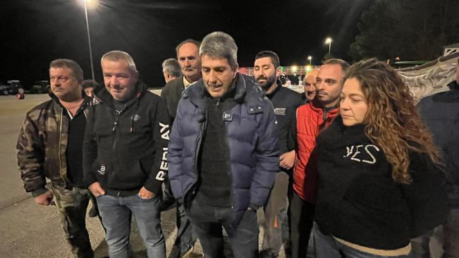 &Mu;&pi;&lambda;ό&kappa;&omicron; &Nu;&epsilon;&sigma;&tau;ά&nu;&eta;&sigmaf;: "&Delta;&epsilon;&nu; &theta;έ&lambda;&omicron;&upsilon;&mu;&epsilon; &nu;&alpha; &tau;&alpha;&lambda;&alpha;&iota;&pi;&omega;&rho;&omicron;ύ&mu;&epsilon; &tau;&omicron;&nu; &kappa;ό&sigma;&mu;&omicron; &mu;&epsilon; &kappa;&lambda;&epsilon;&iota;&sigma;&tau;&omicron;ύ&sigmaf; &delta;&rho;ό&mu;&omicron;&upsilon;&sigmaf;" (vd)