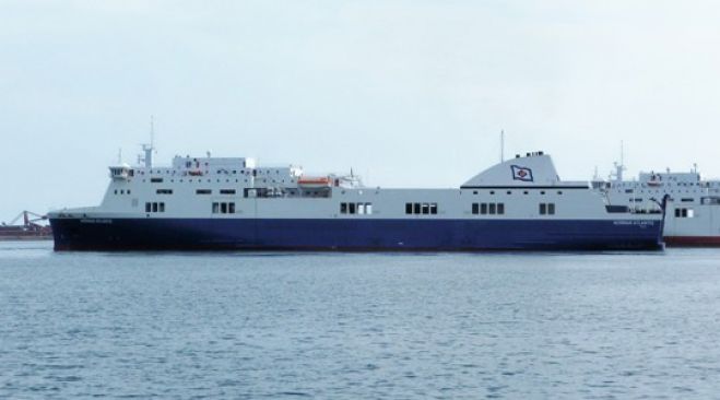Πλοίο στις φλόγες ανοιχτά της Κέρκυρας (vd)