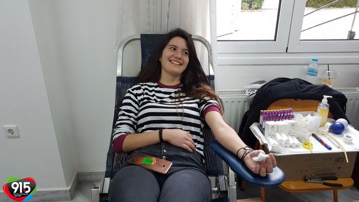 &Sigma;&tau;&eta;&nu; &Tau;&rho;ί&pi;&omicron;&lambda;&eta; &epsilon;&kappa;&pi;&rho;ό&sigma;&omega;&pi;&omicron;&iota; &tau;&omicron;&upsilon; &sigma;&upsilon;&lambda;&lambda;ό&gamma;&omicron;&upsilon; "&Epsilon;&Lambda;&Pi;&Iota;&Delta;&Alpha;" &tau;&eta;&sigmaf; &Mu;&alpha;&rho;&iota;ά&nu;&nu;&alpha;&sigmaf; &Beta;&alpha;&rho;&delta;&iota;&nu;&omicron;&gamma;&iota;ά&nu;&nu;&eta; | "&Delta;ώ&sigma;&epsilon; &epsilon;&lambda;&pi;ί&delta;&alpha;, &delta;ώ&sigma;&epsilon; &zeta;&omega;ή!" (vd)