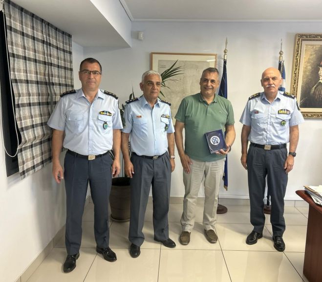 Επίσκεψη του Αντιστράτηγου κ. Παναγιώτη Πούπουζα στο Δημαρχείο Τρίπολης (εικόνες)