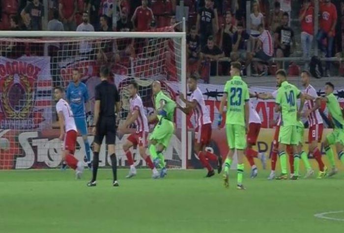 Eιδικός εκπαιδευτής VAR της FIFA επιβεβαιώνει τη "σφαγή" του Αστέρα στο "Καραϊσκάκης": "Ξεκάθαρο πέναλτι στον Μπαράλες"!