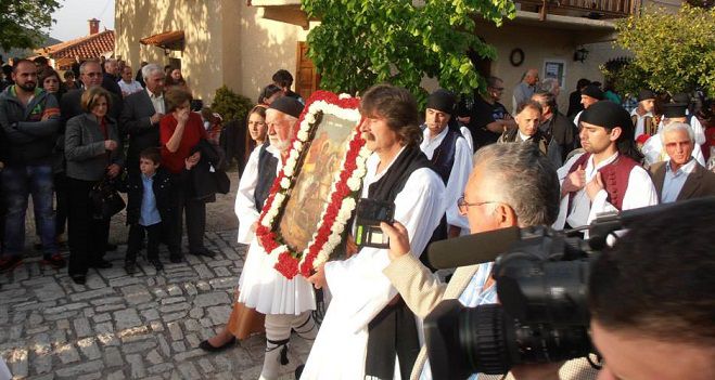 Έ&theta;&iota;&mu;&omicron; &pi;&rho;&omicron;&sigmaf; &tau;&iota;&mu;ή&nu; &tau;&omicron;&upsilon; &Alpha;&gamma;&iota;ώ&rho;&gamma;&eta; &alpha;&nu;&alpha;&beta;ί&omega;&sigma;&epsilon; &sigma;&tau;&omicron;&nu; &Alpha;&gamma;&iota;ά&nu;&nu;&eta; &Kappa;&upsilon;&nu;&omicron;&upsilon;&rho;ί&alpha;&sigmaf; (&epsilon;&iota;&kappa;ό&nu;&epsilon;&sigmaf;)