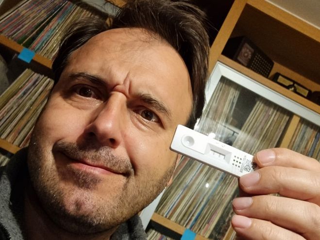 &Kappa;&omicron;&rho;&omega;&nu;&omicron;ϊό&sigmaf;: &Theta;&epsilon;&tau;&iota;&kappa;ό&sigmaf; &omicron; &delta;ή&mu;&alpha;&rho;&chi;&omicron;&sigmaf; &Tau;&rho;&iota;&kappa;ά&lambda;&omega;&nu; &Delta;&eta;&mu;ή&tau;&rho;&eta;&sigmaf; &Pi;&alpha;&pi;&alpha;&sigma;&tau;&epsilon;&rho;&gamma;ί&omicron;&upsilon;