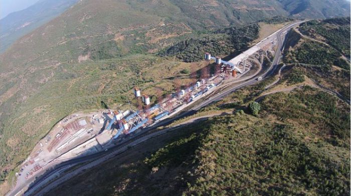 Στο τέλος του 2014 θα είναι έτοιμη η τοξωτή γέφυρα στο δρόμο Τρίπολης – Καλαμάτας