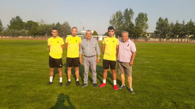 &Mu;&epsilon; &Beta;&alpha;&lambda;&alpha;&sigma;ό&pi;&omicron;&upsilon;&lambda;&omicron; &eta; "&pi;&rho;ώ&tau;&eta;" &tau;&eta;&sigmaf; &Alpha;&Epsilon;&Kappa; &Tau;&rho;ί&pi;&omicron;&lambda;&eta;&sigmaf; (&epsilon;&iota;&kappa;ό&nu;&epsilon;&sigmaf;)