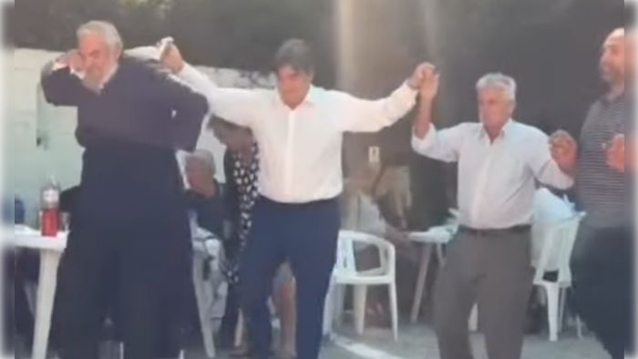 &Alpha;&rho;&beta;ί&tau;&sigma;&alpha; - &Lambda;&alpha;&gamma;&kappa;ά&delta;&iota;&alpha; | &Omicron; &beta;&omicron;&upsilon;&lambda;&epsilon;&upsilon;&tau;ή&sigmaf; &Gamma;&iota;&alpha;&nu;&nu;&alpha;&kappa;&omicron;ύ&rho;&alpha;&sigmaf; έ&sigma;&upsilon;&rho;&epsilon; &tau;&omicron; &chi;&omicron;&rho;ό &mu;&alpha;&zeta;ί &mu;&epsilon; &tau;&omicron;&nu; &Pi;&alpha;&pi;&alpha;-&Theta;έ&mu;&eta;! (vd)