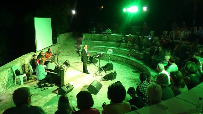 &Mu;&epsilon; &tau;&omicron;&nu; &Lambda;ά&kappa;&eta; &Chi;&alpha;&lambda;&kappa;&iota;ά &xi;&epsilon;&kappa;ί&nu;&eta;&sigma;&alpha;&nu; &tau;&alpha; "&Lambda;ύ&kappa;&alpha;&iota;&alpha; 2017" (vd)