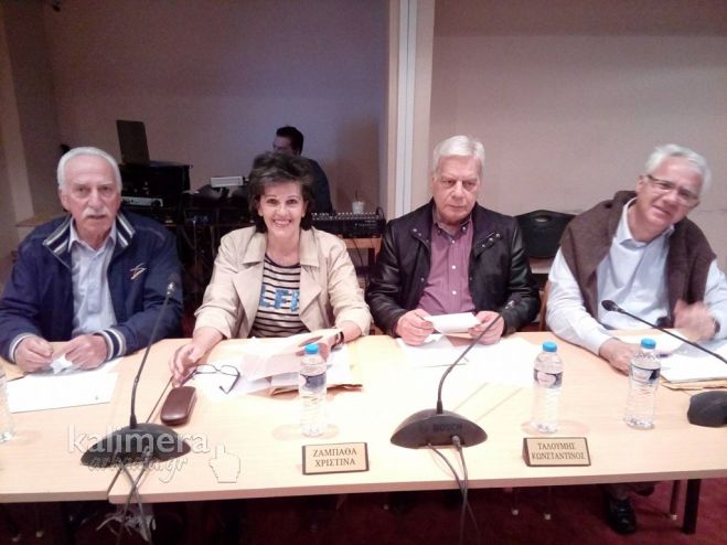 &Sigma;&mu;&upsilon;&rho;&nu;&iota;ώ&tau;&eta;&sigmaf;: &laquo;&Pi;ά&sigma;&chi;&alpha; &mu;&epsilon; 5-6 &theta;&epsilon;&alpha;&tau;έ&sigmaf;, &tau;&iota; &pi;&alpha;&rho;&alpha;&kappa;&alpha;&tau;&alpha;&theta;ή&kappa;&eta; &epsilon;ί&nu;&alpha;&iota; &gamma;&iota;&alpha; &tau;&omicron; &mu;έ&lambda;&lambda;&omicron;&nu;;&raquo;