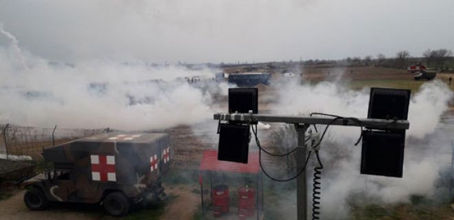 Νέα επεισόδια στον Έβρο με χημικά &amp; καπνογόνα | Οι ελληνικές δυνάμεις αποτρέπουν κάθε απόπειρα εισβολής (vd)