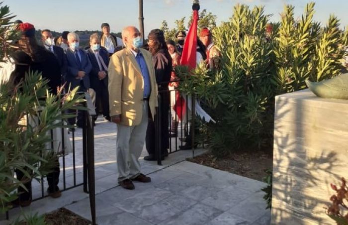 &Pi;&alpha;&pi;&alpha;&eta;&lambda;&iota;&omicron;ύ: "&nbsp;&Sigma;&tau;&omicron; &pi;&rho;ό&sigma;&omega;&pi;&omicron; &kappa;&alpha;&iota; &sigma;&tau;&eta;&nu; &iota;&sigma;&tau;&omicron;&rho;&iota;&kappa;ή &pi;&omicron;&rho;&epsilon;ί&alpha; &tau;&omicron;&upsilon; &Nu;&iota;&kappa;&eta;&tau;&alpha;&rho;ά &alpha;&pi;&omicron;&tau;&upsilon;&pi;ώ&nu;&epsilon;&tau;&alpha;&iota; &eta; &alpha;&nu;&iota;&delta;&iota;&omicron;&tau;&epsilon;&lambda;ή&sigmaf; &pi;&rho;&omicron;&sigma;&phi;&omicron;&rho;ά &pi;&rho;&omicron;&sigmaf; &tau;&eta;&nu; &pi;&alpha;&tau;&rho;ί&delta;&alpha;"