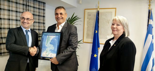 &Sigma;&tau;&eta;&nu; &Tau;&rho;ί&pi;&omicron;&lambda;&eta; &omicron; &Pi;&rho;έ&sigma;&beta;&eta;&sigmaf; &tau;&eta;&sigmaf; &Alpha;&rho;&gamma;&epsilon;&nu;&tau;&iota;&nu;ή&sigmaf; - &Sigma;&upsilon;&zeta;ή&tau;&eta;&sigma;&eta; &gamma;&iota;&alpha; &alpha;&delta;&epsilon;&lambda;&phi;&omicron;&pi;&omicron;ί&eta;&sigma;&eta; - &Tau;&zeta;&iota;&omicron;ύ&mu;&eta;&sigmaf;: &laquo;&Sigma;&tau;&omicron;&chi;&epsilon;ύ&omicron;&upsilon;&mu;&epsilon; &sigma;&tau;&alpha;&theta;&epsilon;&rho;ά &sigma;&tau;&eta;&nu; &epsilon;&xi;&omega;&sigma;&tau;&rho;έ&phi;&epsilon;&iota;&alpha; &tau;&omicron;&upsilon; &delta;ή&mu;&omicron;&upsilon; &Tau;&rho;ί&pi;&omicron;&lambda;&eta;&sigmaf;&raquo; (vd)