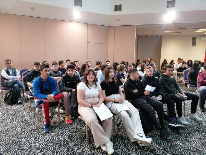 &Delta;&iota;ά&kappa;&rho;&iota;&sigma;&eta; &gamma;&iota;&alpha; &tau;&omicron; 2&omicron; &Pi;&rho;ό&tau;&upsilon;&pi;&omicron; &Gamma;&upsilon;&mu;&nu;ά&sigma;&iota;&omicron; &Tau;&rho;ί&pi;&omicron;&lambda;&eta;&sigmaf;! (&epsilon;&iota;&kappa;ό&nu;&epsilon;&sigmaf;)