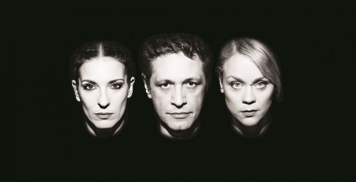 &Chi;&epsilon;&iota;&lambda;ά&kappa;&eta;&sigmaf;, &Mu;&alpha;&xi;ί&mu;&omicron;&upsilon; &kappa;&alpha;&iota; &Pi;&alpha;&pi;&alpha;&lambda;&eta;&gamma;&omicron;ύ&rho;&alpha; &mu;&epsilon; &tau;&eta;&nu; &laquo;&Iota;&phi;&iota;&gamma;έ&nu;&epsilon;&iota;&alpha; &epsilon;&nu; &Alpha;&upsilon;&lambda;ί&delta;&iota;&raquo; &sigma;&tau;&eta;&nu; &Tau;&rho;ί&pi;&omicron;&lambda;&eta;!