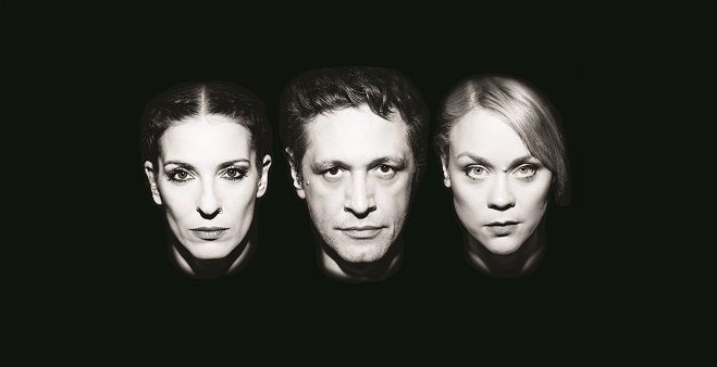 &Chi;&epsilon;&iota;&lambda;ά&kappa;&eta;&sigmaf;, &Mu;&alpha;&xi;ί&mu;&omicron;&upsilon; &kappa;&alpha;&iota; &Pi;&alpha;&pi;&alpha;&lambda;&eta;&gamma;&omicron;ύ&rho;&alpha; &mu;&epsilon; &tau;&eta;&nu; &laquo;&Iota;&phi;&iota;&gamma;έ&nu;&epsilon;&iota;&alpha; &epsilon;&nu; &Alpha;&upsilon;&lambda;ί&delta;&iota;&raquo; &sigma;&tau;&eta;&nu; &Tau;&rho;ί&pi;&omicron;&lambda;&eta;!