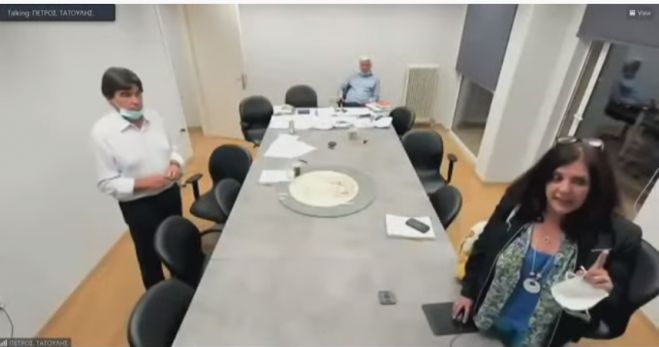 &Nu;έ&alpha; &Pi;&epsilon;&lambda;&omicron;&pi;ό&nu;&nu;&eta;&sigma;&omicron;&sigmaf;: "&Pi;&alpha;&iota;&chi;&nu;ί&delta;&iota;&alpha; &epsilon;&xi;&omicron;&upsilon;&sigma;ί&alpha;&sigmaf;, &mu;&epsilon;&nbsp;&delta;ύ&omicron; &kappa;&alpha;&rho;&pi;&omicron;ύ&zeta;&iota;&alpha; &sigma;&tau;&eta; &mu;&alpha;&sigma;&chi;ά&lambda;&eta;, &tau;&alpha;&iota;&rho;&iota;ά&zeta;&omicron;&upsilon;&nu; &mu;ό&nu;&omicron; &sigma;&tau;&omicron;&upsilon;&sigmaf; &alpha;&rho;&iota;&beta;ί&sigma;&tau;&epsilon;&sigmaf; &tau;&eta;&sigmaf; &pi;&omicron;&lambda;&iota;&tau;&iota;&kappa;ή&sigmaf;"