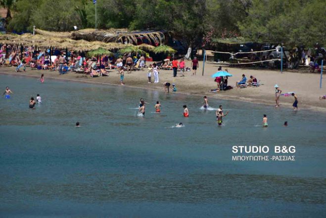 Γέμισε η παραλία &quot;Καραθώνα&quot; στο Ναύπλιο (εικόνες)
