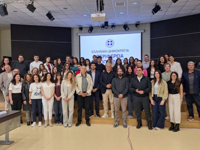 &Pi;&epsilon;&rho;&iota;&phi;&epsilon;&rho;&epsilon;&iota;&alpha;&kappa;ό &Sigma;&upsilon;&mu;&beta;&omicron;ύ&lambda;&iota;&omicron; &Nu;έ&omega;&nu; &sigma;&tau;&eta; &Sigma;&pi;ά&rho;&tau;&eta;, &mu;&epsilon; &iota;&delta;έ&epsilon;&sigmaf; &kappa;&alpha;&iota; &tau;ό&lambda;&mu;&eta; | &Delta;&eta;&mu;ή&tau;&rho;&eta;&sigmaf; &Pi;&tau;&omega;&chi;ό&sigmaf;: &laquo;&Theta;έ&lambda;&omicron;&upsilon;&mu;&epsilon; &tau;&eta; &gamma;&nu;ώ&mu;&eta; &sigma;&alpha;&sigmaf;, &tau;&eta; &phi;&omega;&nu;ή &sigma;&alpha;&sigmaf;, &tau;&eta; &sigma;&upsilon;&mu;&mu;&epsilon;&tau;&omicron;&chi;ή &sigma;&alpha;&sigmaf;&raquo;