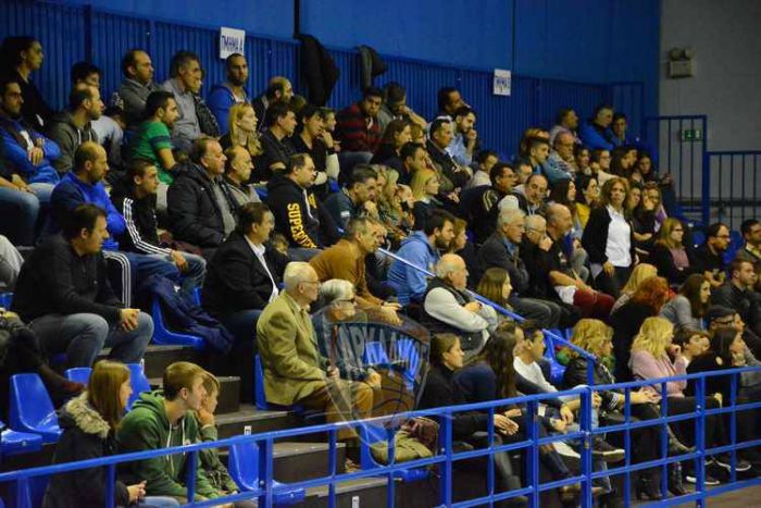 &Tau;&omicron; &pi;&alpha;&iota;&chi;&nu;ί&delta;&iota; &tau;&omicron;&upsilon; &Alpha;&rho;&kappa;&alpha;&delta;&iota;&kappa;&omicron;ύ ... &mu;έ&sigma;&alpha; &alpha;&pi;ό &epsilon;&iota;&kappa;ό&nu;&epsilon;&sigmaf;!