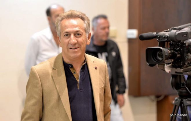 Ελεύθερος ο δημοσιογράφος που συνελήφθη στη Ρόδο επειδή ανάρτησε βίντεο από περιφορά Επιταφίου!