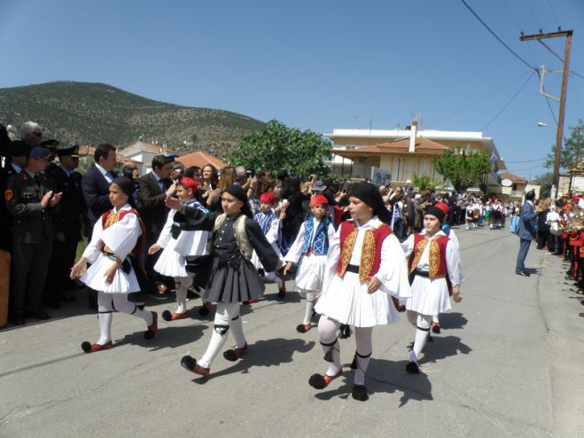 Η παρέλαση για την επέτειο της Β&#039; Εθνοσυνέλευσης στο Άστρος (vd)