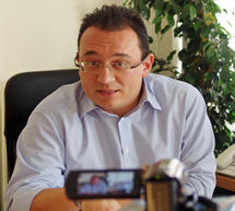 &Kappa;ώ&sigma;&tau;&alpha;&sigmaf; &Beta;&lambda;ά&sigma;&eta;&sigmaf;: &laquo;&Omicron;&iota; &pi;&rho;&omicron;&tau;ά&sigma;&epsilon;&iota;&sigmaf; &kappa;&alpha;&iota; &omicron;&iota; &delta;&epsilon;&sigma;&mu;&epsilon;ύ&sigma;&epsilon;&iota;&sigmaf; &tau;&eta;&sigmaf; &Nu;.&Delta;. &alpha;&pi;&omicron;&tau;&epsilon;&lambda;&omicron;ύ&nu; &tau;&eta;&nu; &pi;&iota;&omicron; &alpha;&xi;&iota;ό&pi;&iota;&sigma;&tau;&eta; &lambda;ύ&sigma;&eta;&raquo;