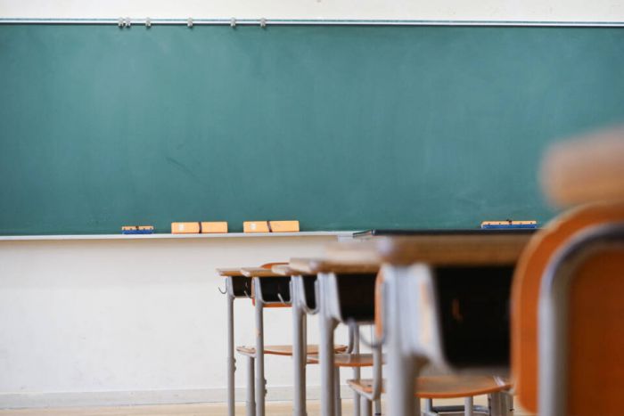 &Sigma;&chi;&omicron;&lambda;&epsilon;ί&alpha; | &Pi;ό&tau;&epsilon; &kappa;&lambda;&epsilon;ί&nu;&omicron;&upsilon;&nu; &gamma;&iota;&alpha; &tau;&iota;&sigmaf; &kappa;&alpha;&lambda;&omicron;&kappa;&alpha;&iota;&rho;&iota;&nu;έ&sigmaf; &delta;&iota;&alpha;&kappa;&omicron;&pi;έ&sigmaf; - &Pi;ό&tau;&epsilon; &xi;&epsilon;&kappa;&iota;&nu;&omicron;ύ&nu; &omicron;&iota; &Pi;&alpha;&nu;&epsilon;&lambda;&lambda;&alpha;&delta;&iota;&kappa;έ&sigmaf;