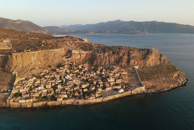 &Mu;&omicron;&nu;&epsilon;&mu;&beta;&alpha;&sigma;&iota;ά | &Pi;&rho;ώ&tau;&omicron; &delta;&iota;&epsilon;&theta;&nu;έ&sigmaf; Malvasia Festival